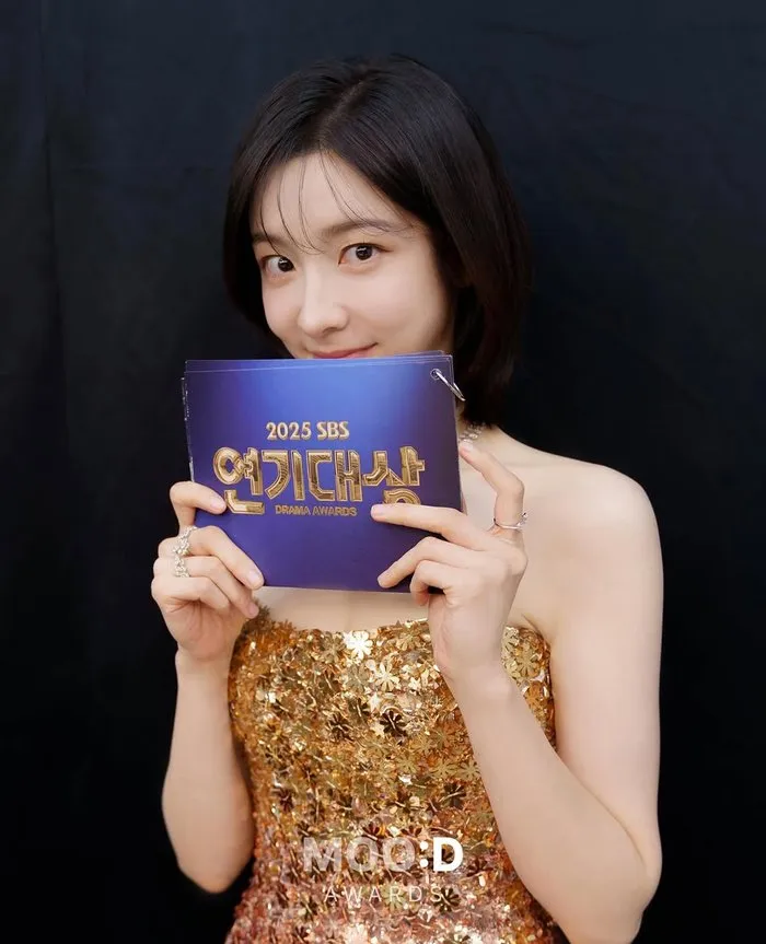 パク・ジヒョン, ナムアクターズ, 演技大賞, SBS, プレゼンター, インスタグラム, ドレス