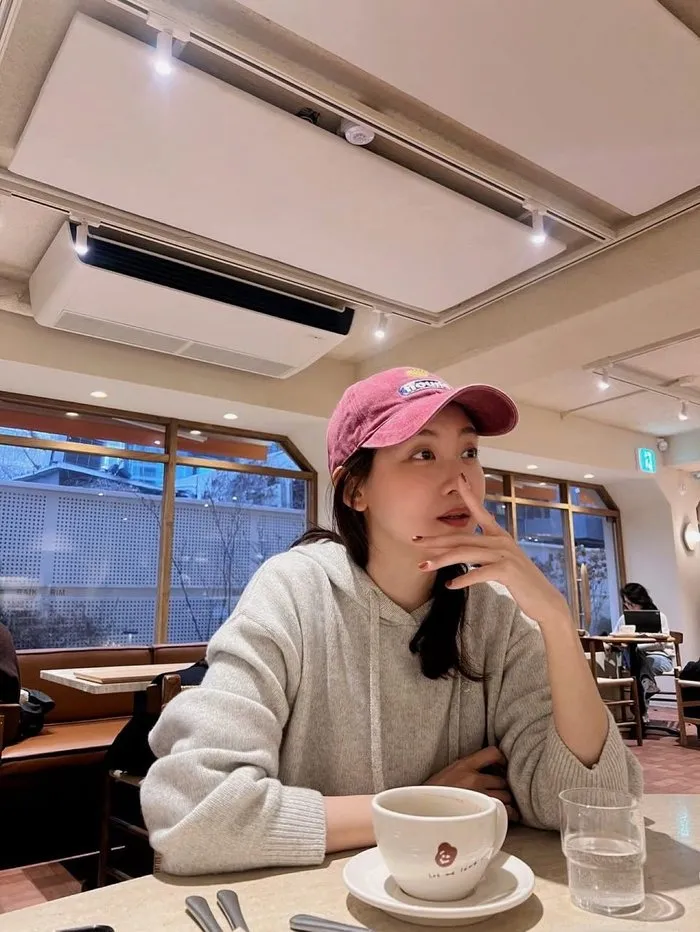 신현빈, 인스타그램, 카페, 일상, 배우, 영화, 정원사들, 송강호, 구교환, 송승헌