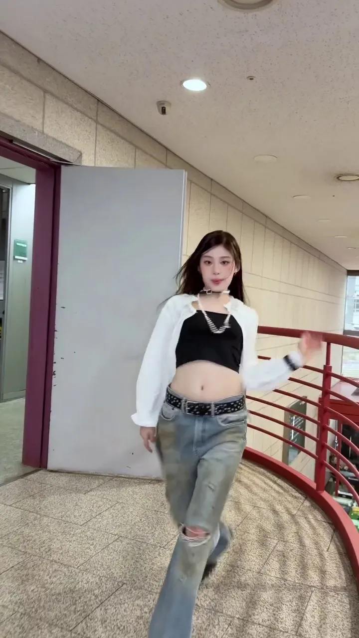 베이비돈크라이, 가수, 변신