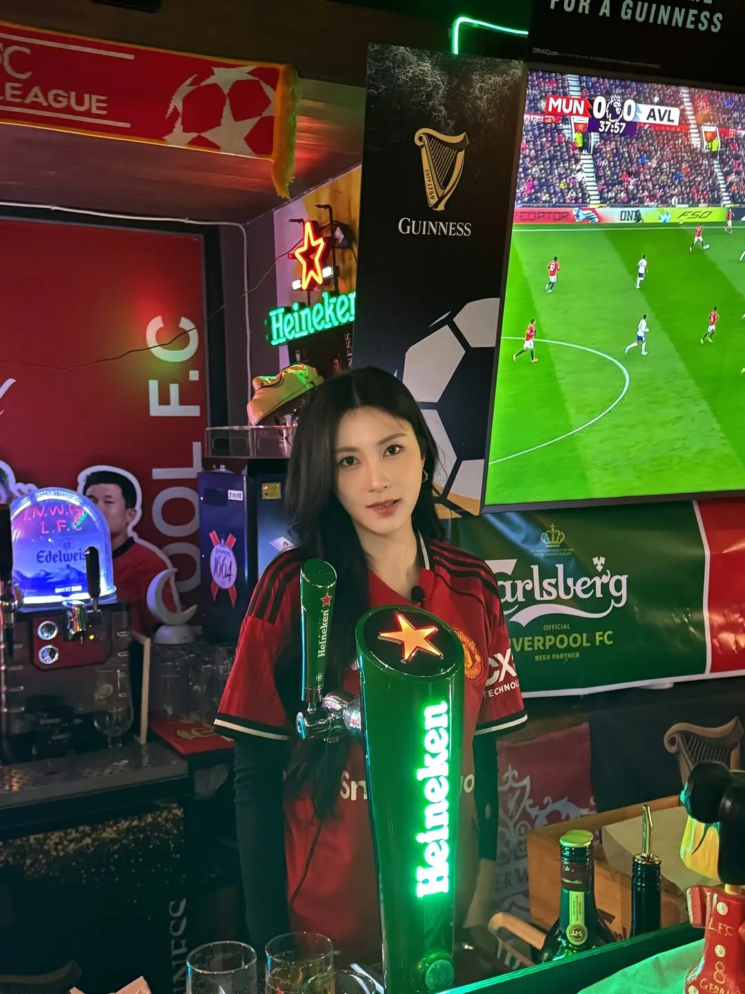 에이핑크 오하영, 가수, 펍 알바