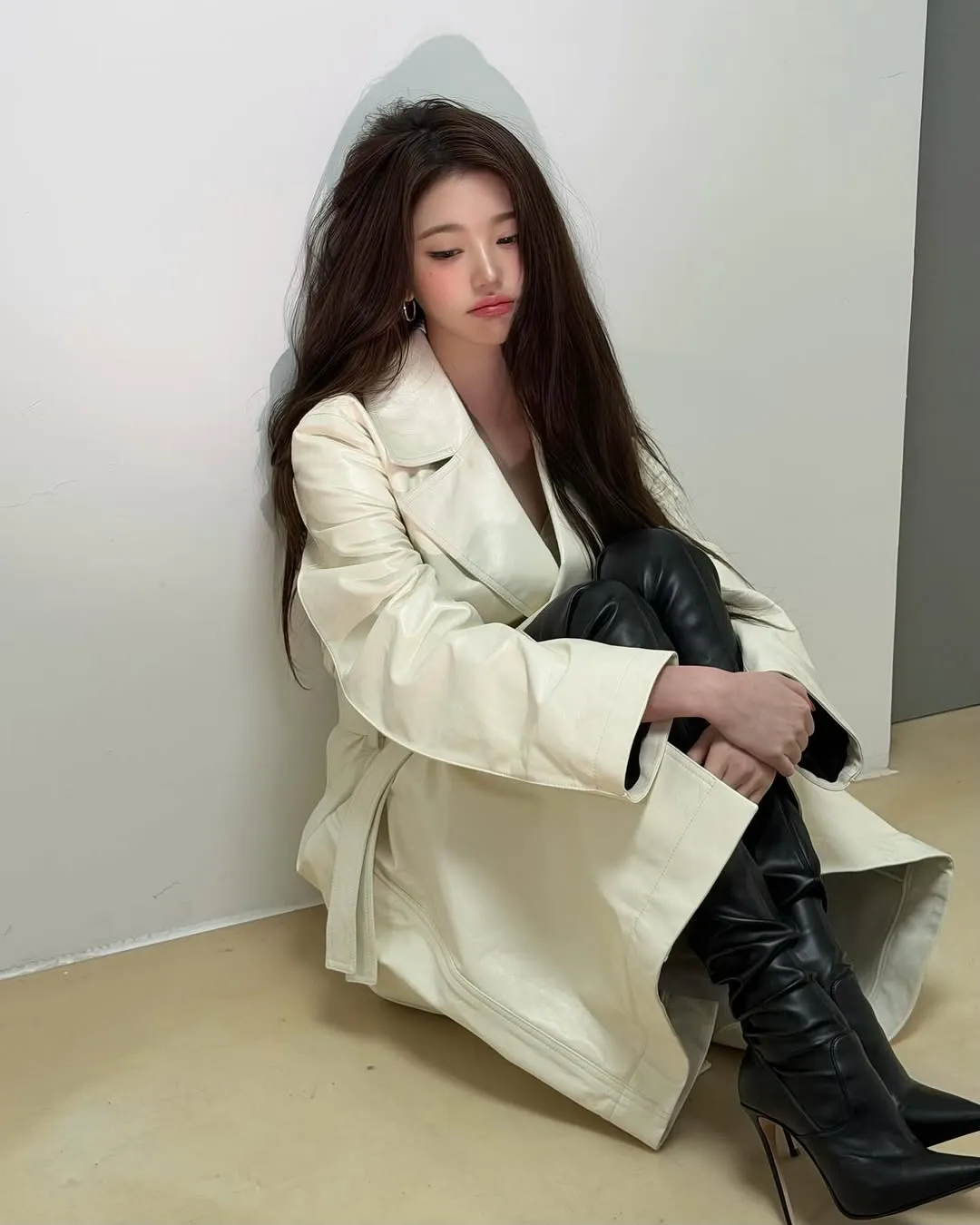 고혹적인 아이브 장원영, 매력적인 인스타그램 업데이트