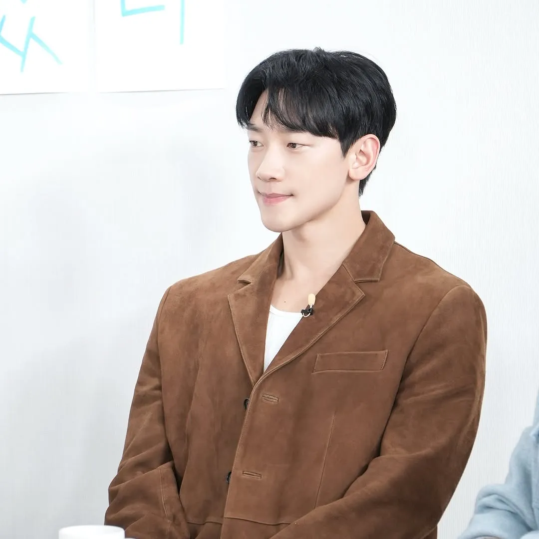 Theo, YouTuber, Update