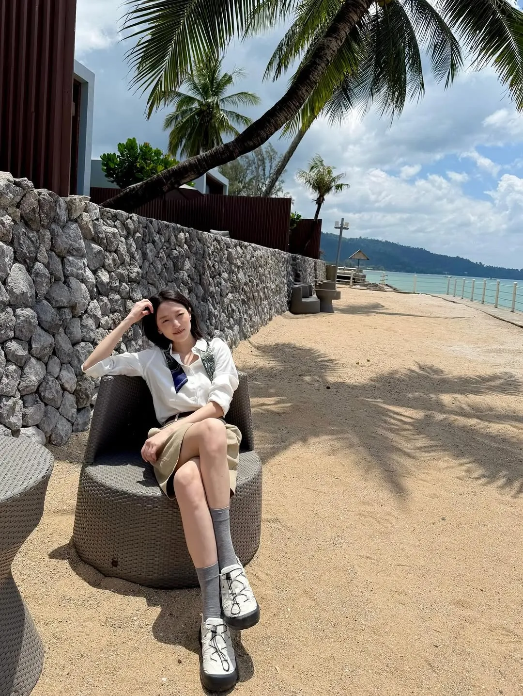 휴양지를 즐기는 표예진, 매력적인 일상 공개