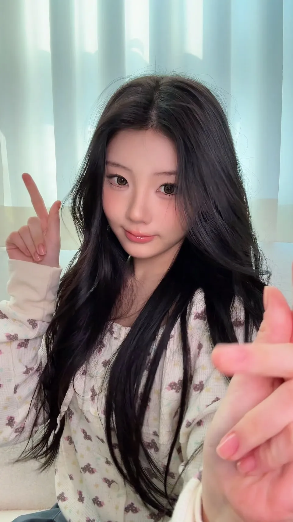 화사한 공식 아일릿, 매혹적인 메이크업 공개