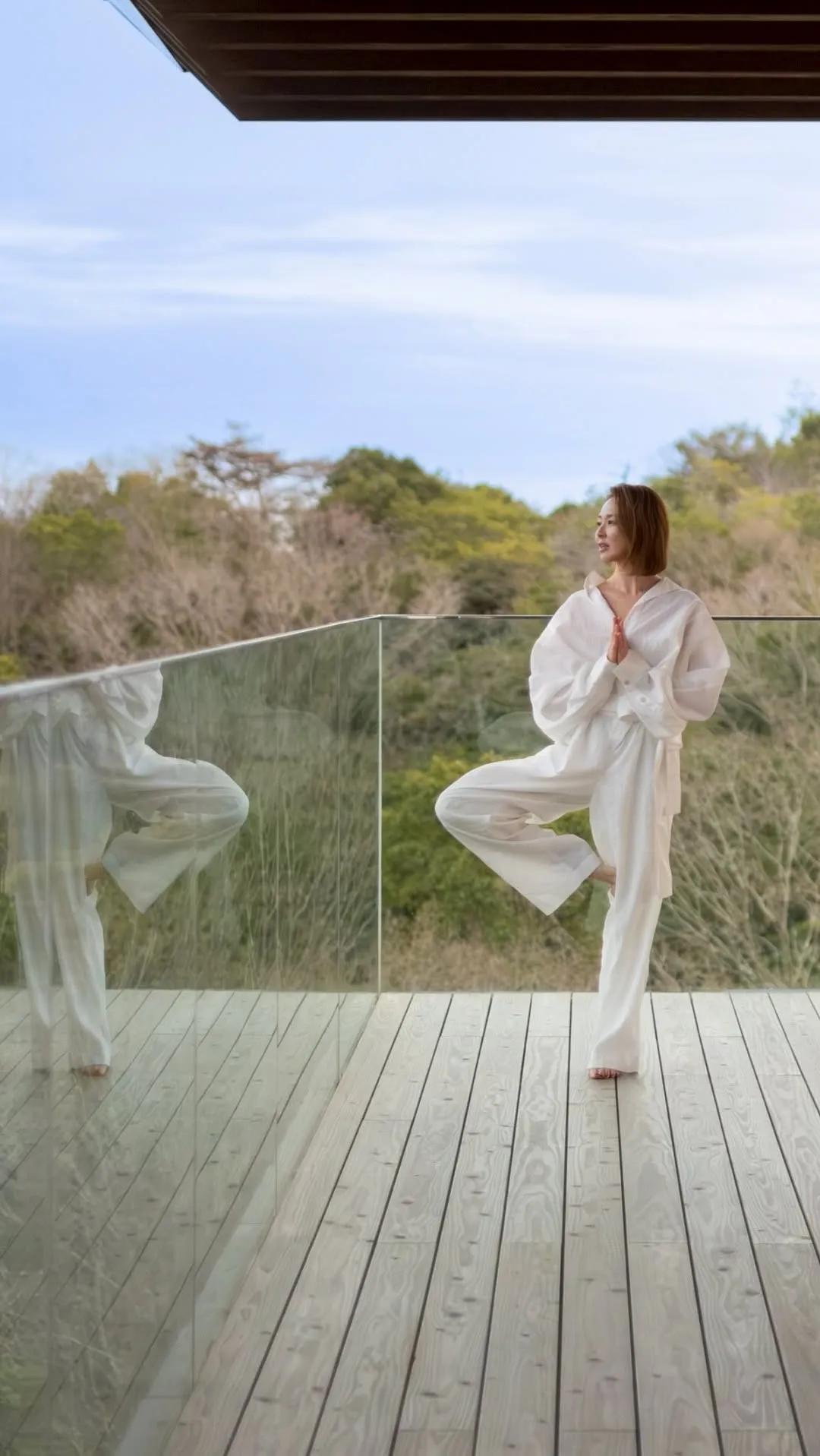 건강한 매력을 선보인 야노시호, 요가 자세로 눈길