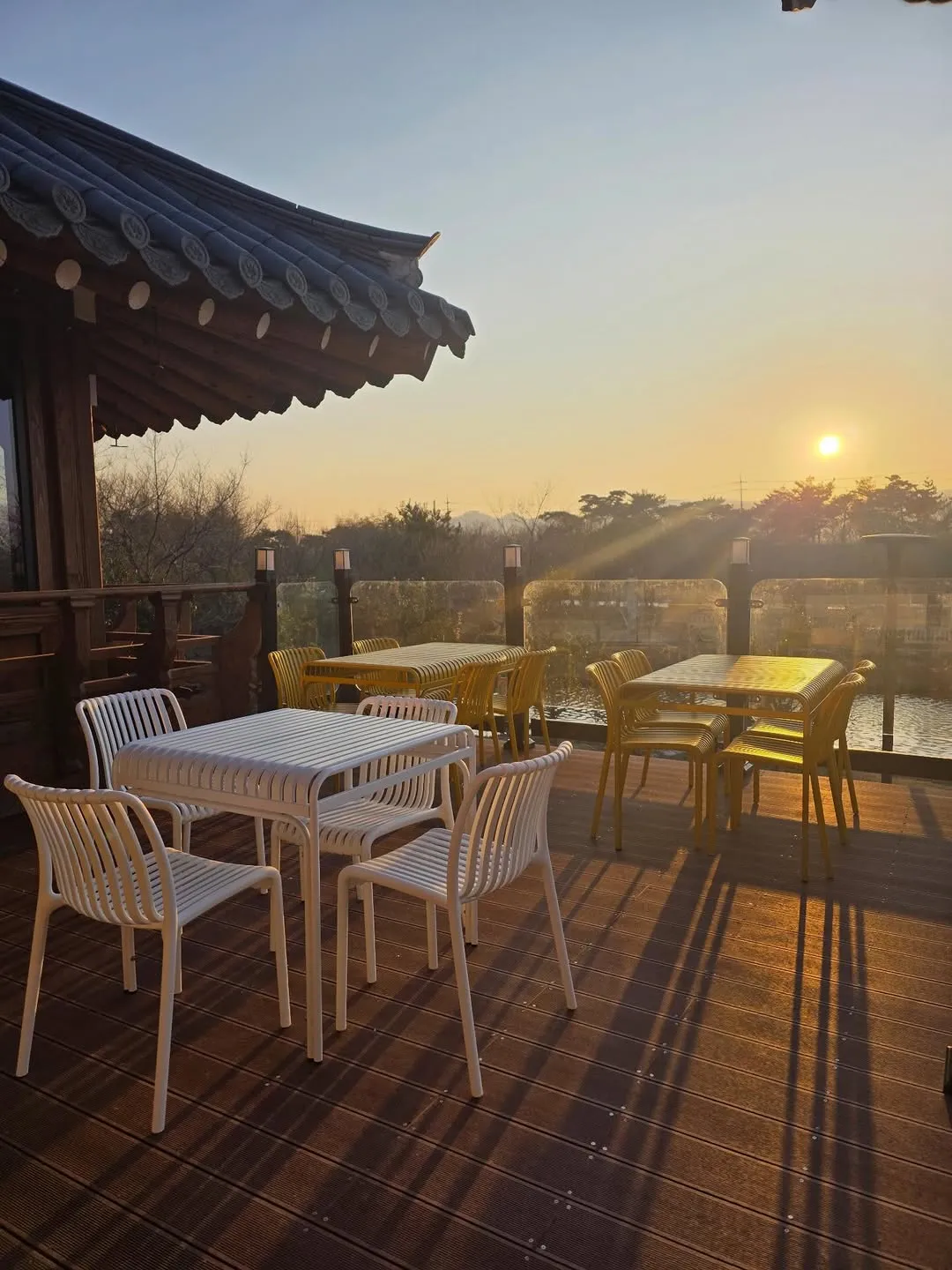 손재주 많은 김규리, 야외 테이블 조립 완성