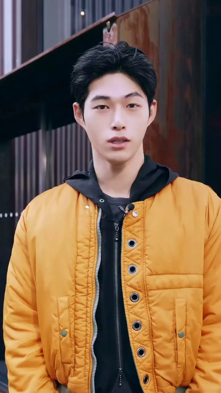 Song Seung-il, Advertisement, Orange theme, Apgujeong, Instagram