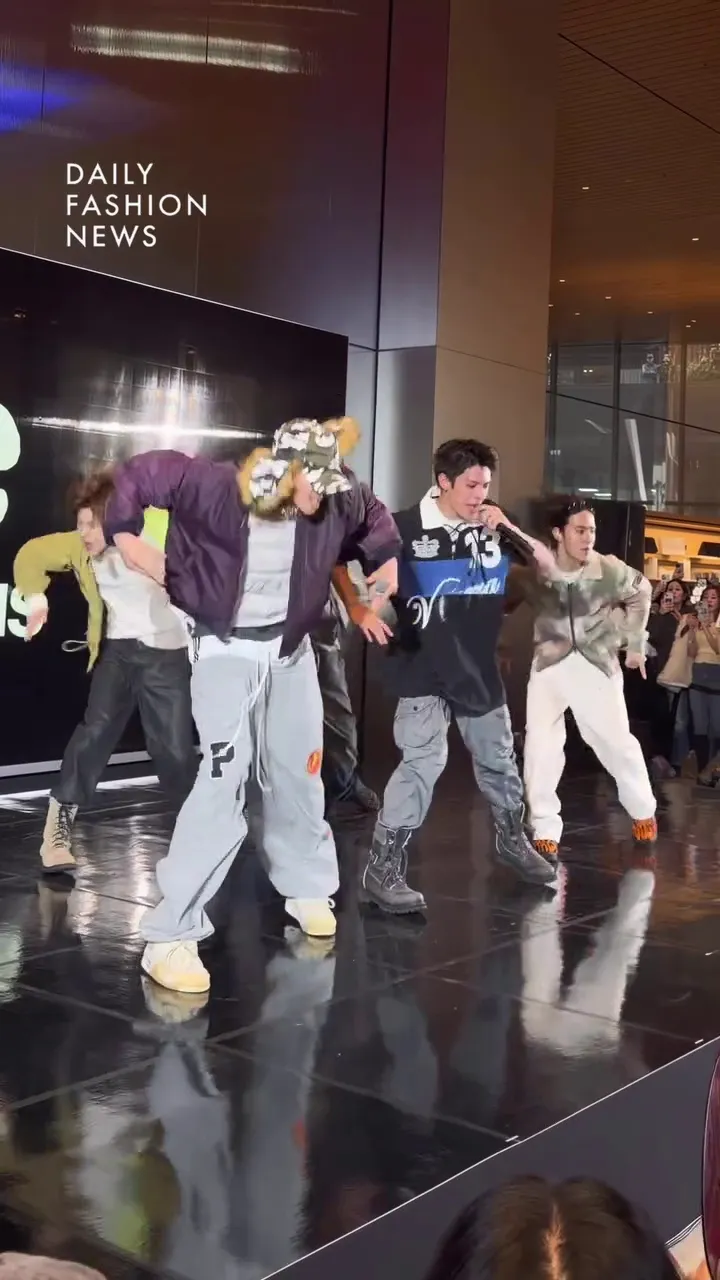 คอร์ติส, ไอดอล, เวทีพิเศษ