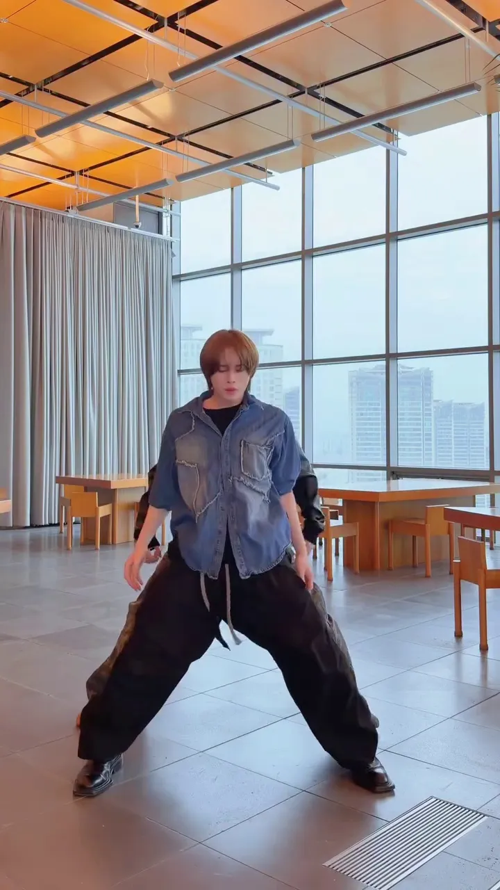 TOURS chính thức, nhóm nhạc, cập nhật Instagram