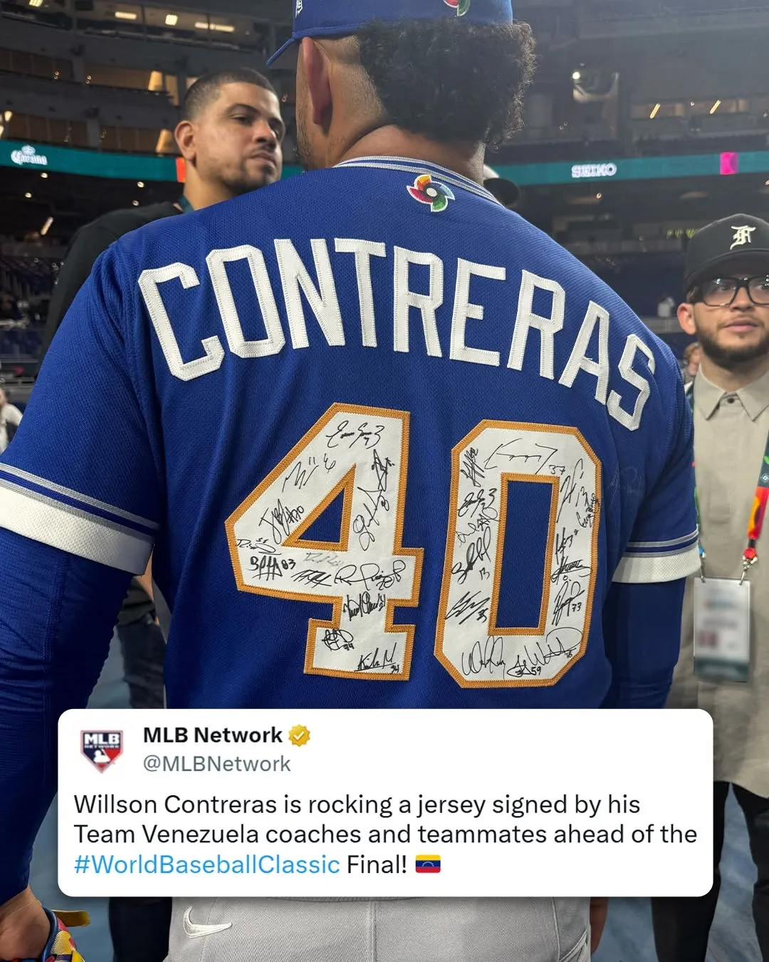 威尔逊·康特雷拉斯穿球队签名球衣应援