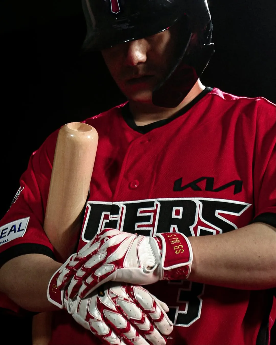 KIA Tigers đầy phong cách, ra mắt bộ áo đấu mới