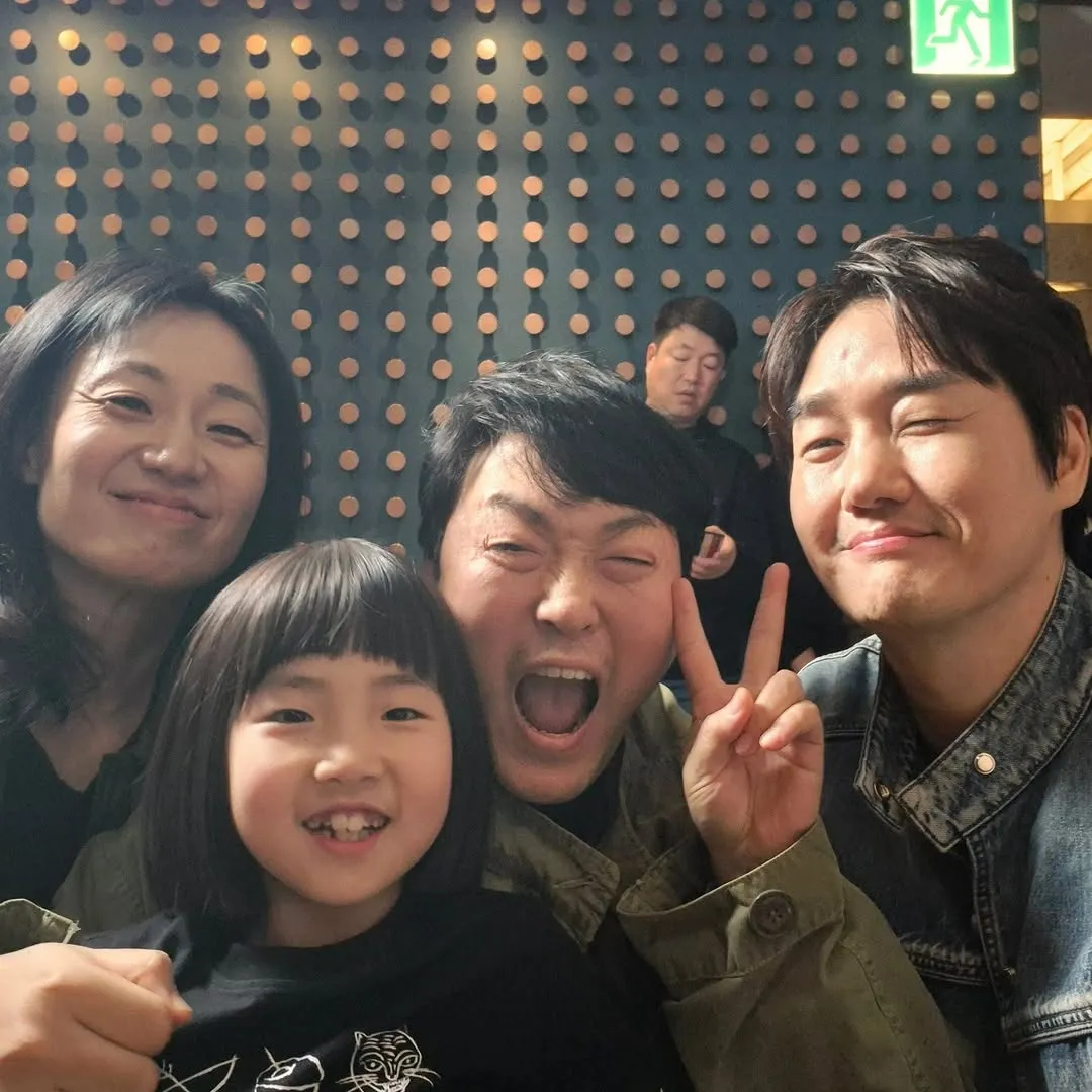 Yoo Ji-tae Tersenyum Bahagia, Berinteraksi dengan Penggemar