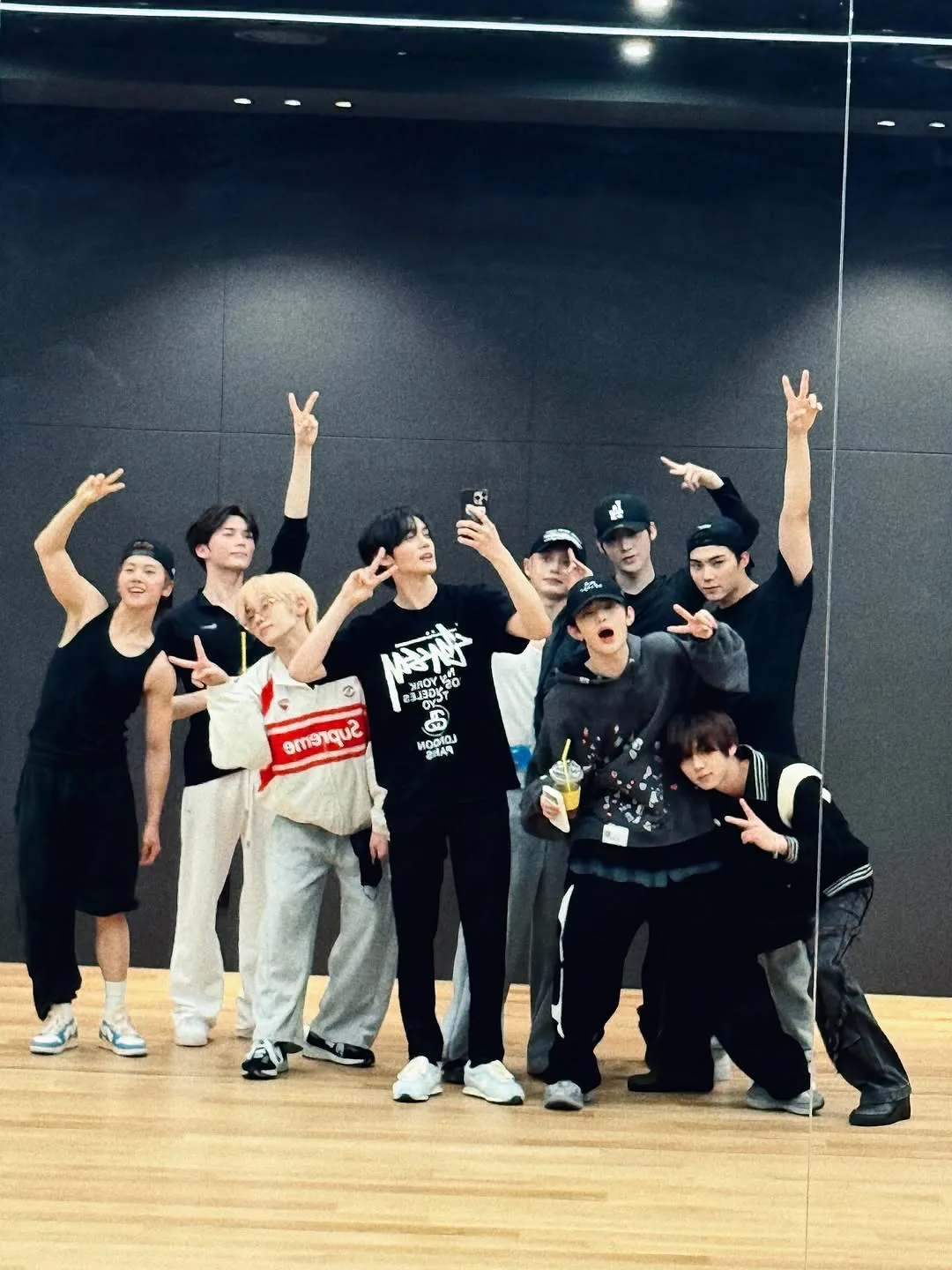 Cảm động giản dị, cập nhật Instagram của ZEROBASEONE