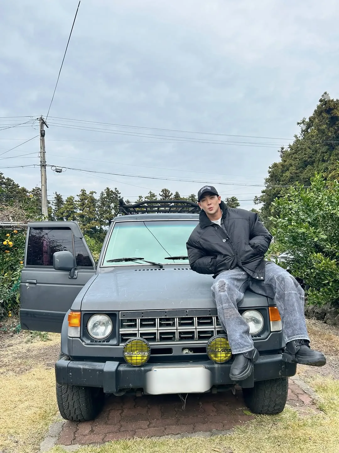 Baekho tràn đầy cảm xúc, khoảnh khắc bên chiếc xe đặc biệt