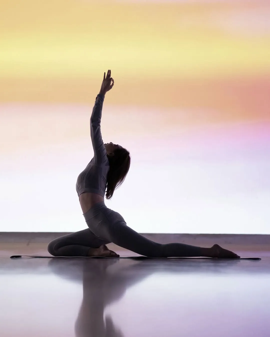 Yano Shiho khoe động tác yoga, hé lộ sự kiện wellness