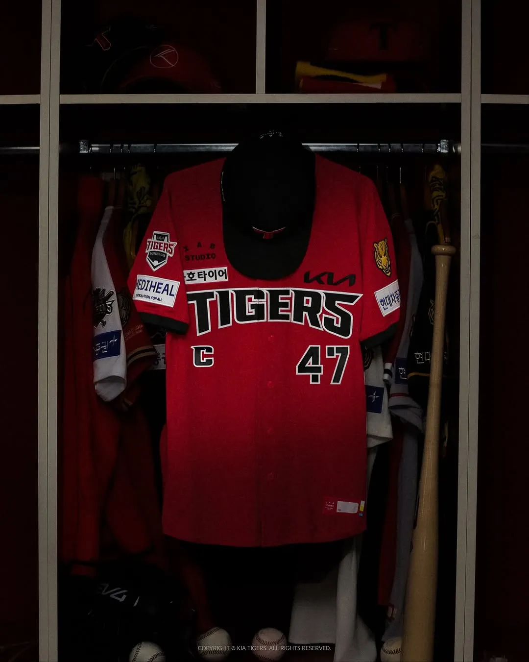 KIA Tigers Drop Bold New Third Uniform