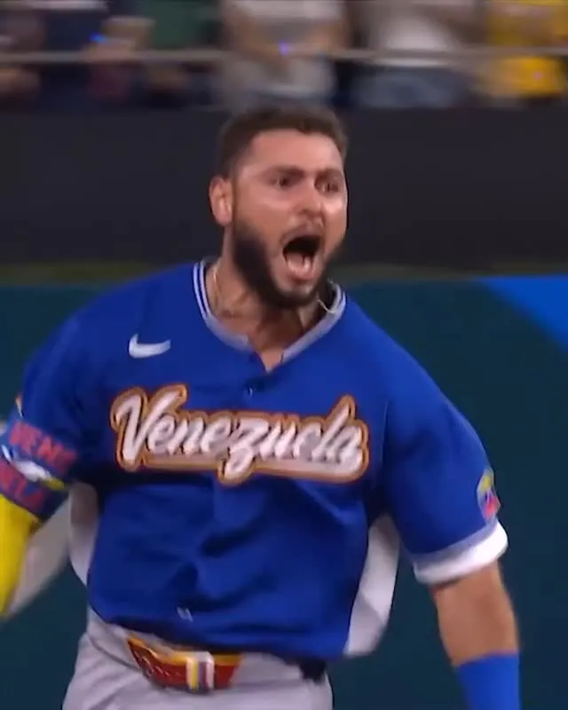 Cú homerun bùng nổ: cú vung gậy uy lực của WILYER ABREU