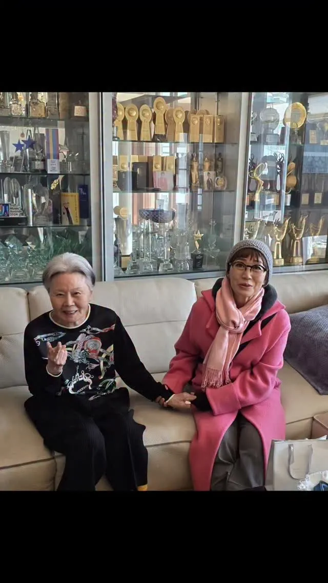 Tae Jin-ah, khoảnh khắc ấm áp bên Ha Chun-hwa