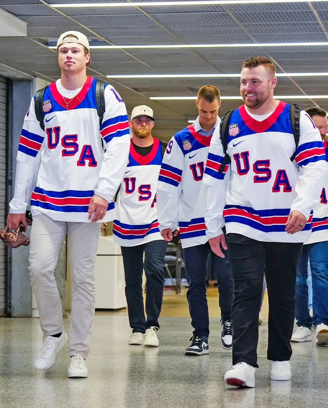 MLB, Clássico Mundial de Beisebol, Seleção dos EUA, uniforme de hóquei no gelo, final