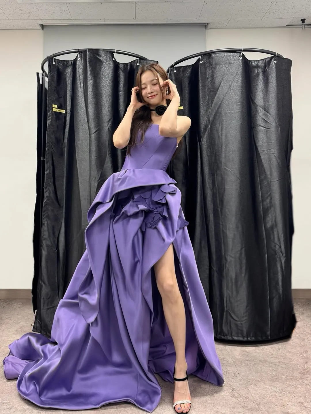 EXID率智以明艳魅力掌控全场