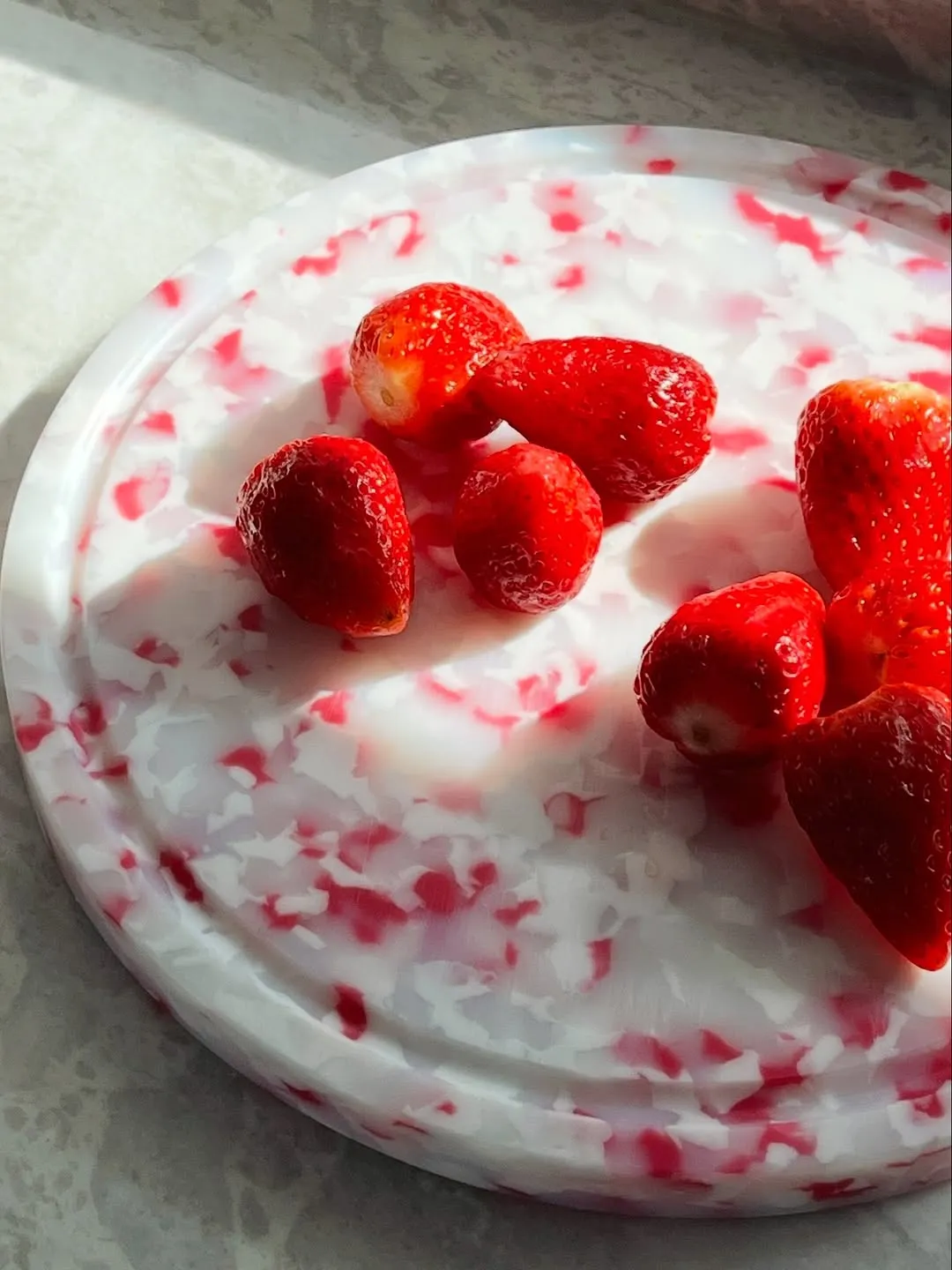 Lee Ji-hye thay đổi bầu không khí bàn ăn bằng đồ dùng nhà bếp