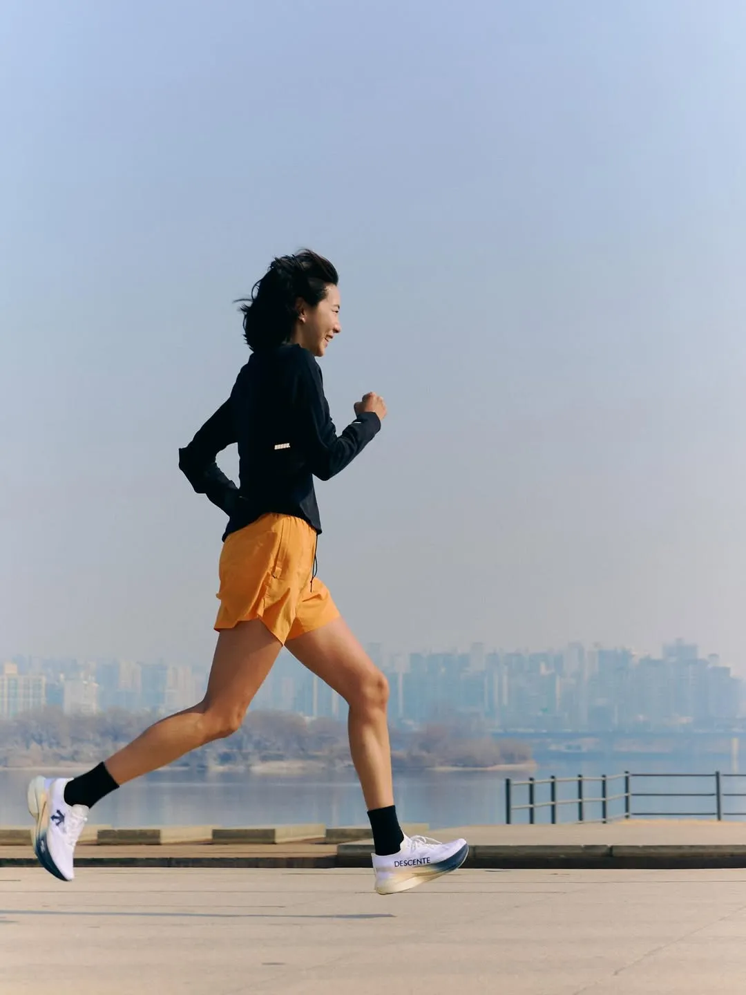 ยูอีส่งต่อพลังบวกด้วยการวิ่งอย่างกระฉับกระเฉง