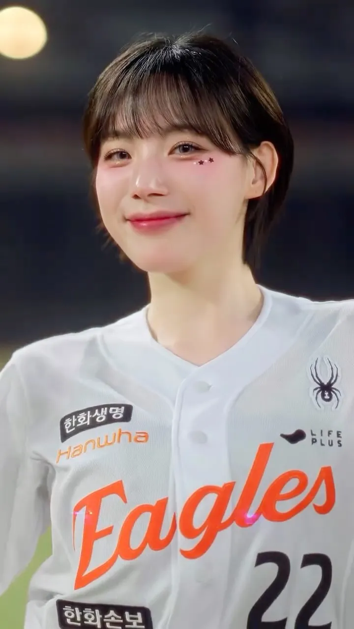 韓華鷹公開全新應援團