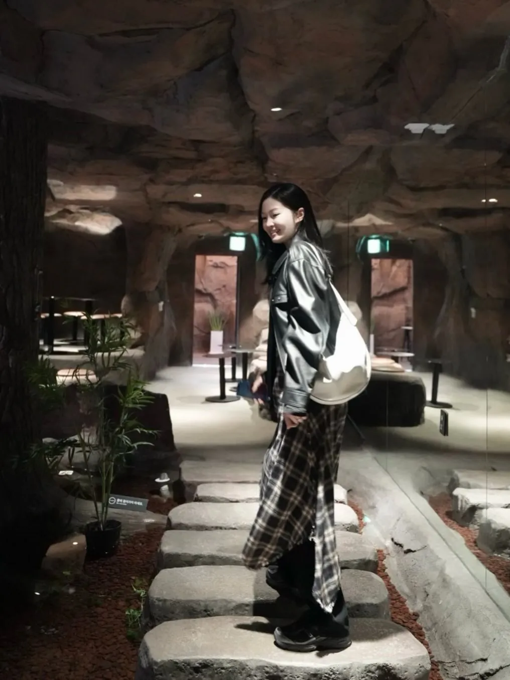 柳以書, 演員, 造訪咖啡館