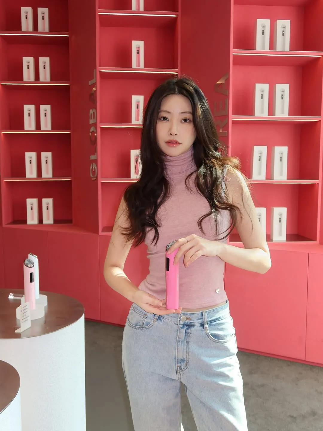 明亮耀眼的奇熙賢，在 medicube 聖水旗艦店體驗新品