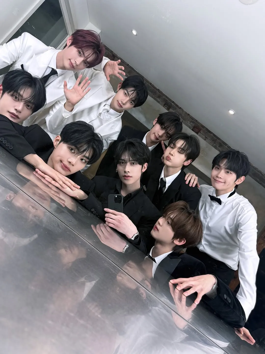 Lời chào đặc biệt của ZEROBASEONE gửi tới người hâm mộ