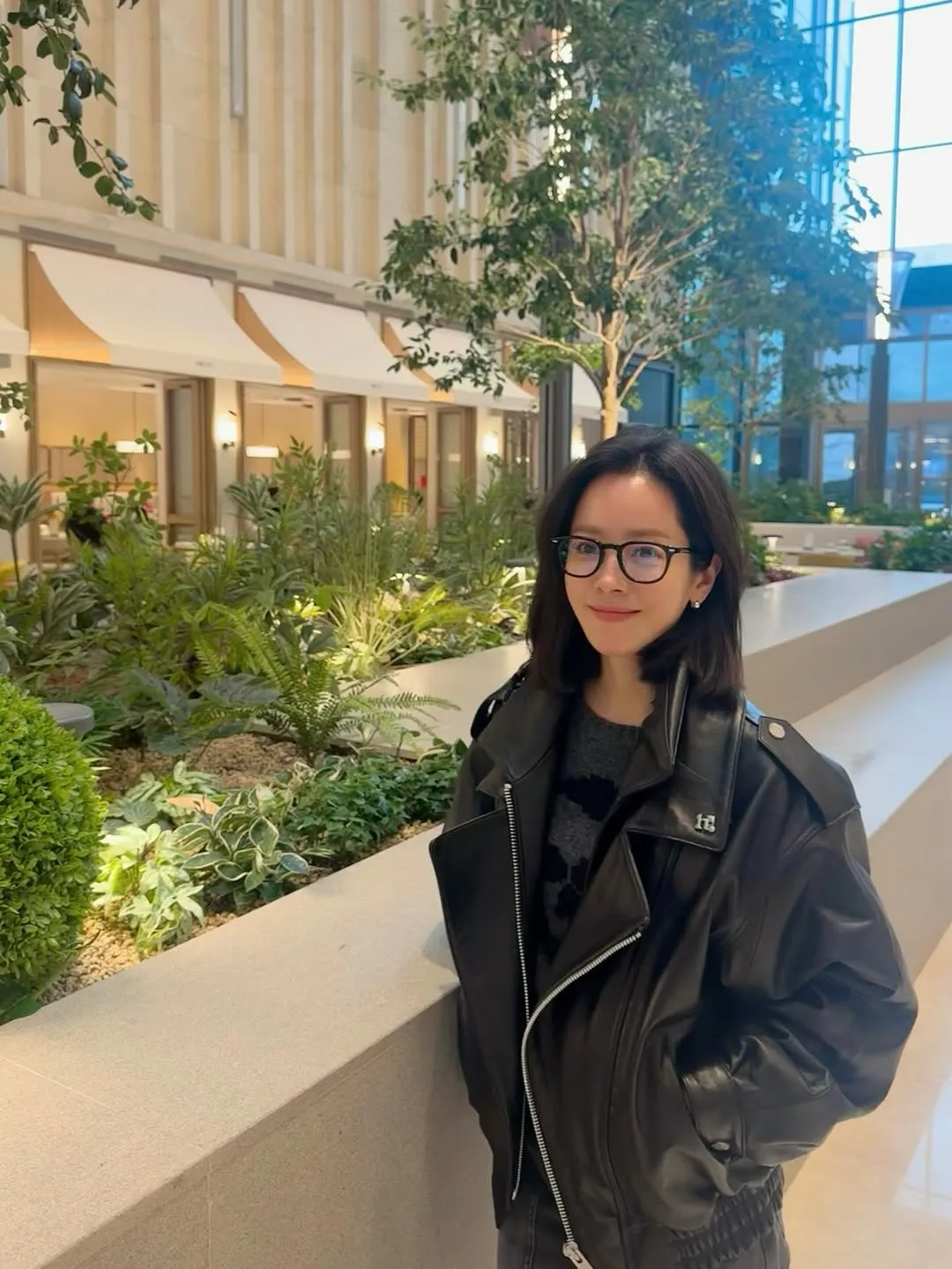 Han Ji-min tampil chic, pembaruan Instagram bernuansa emosional