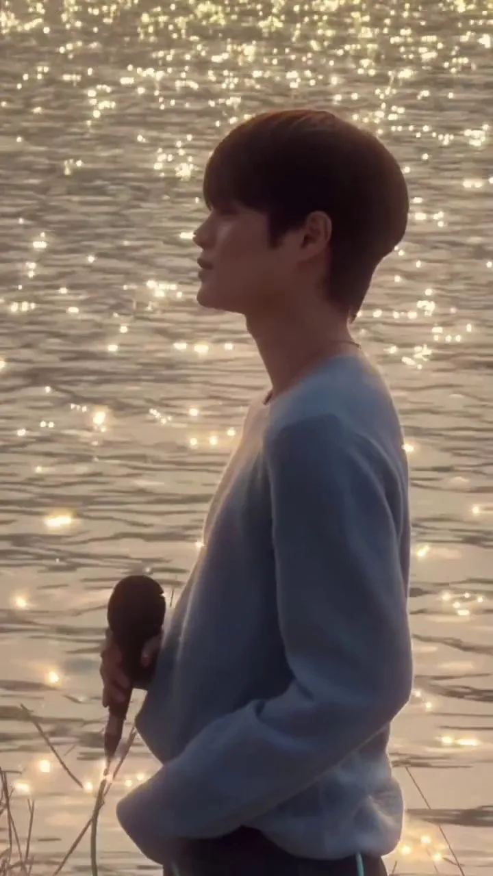 Lee Dae Hwi, AB6IX, video cover