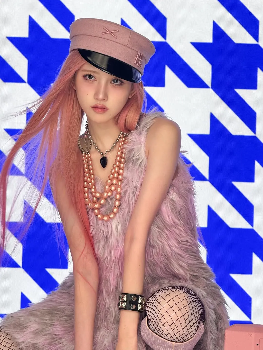 IVE exibe uma transformação estilosa e revela um novo charme