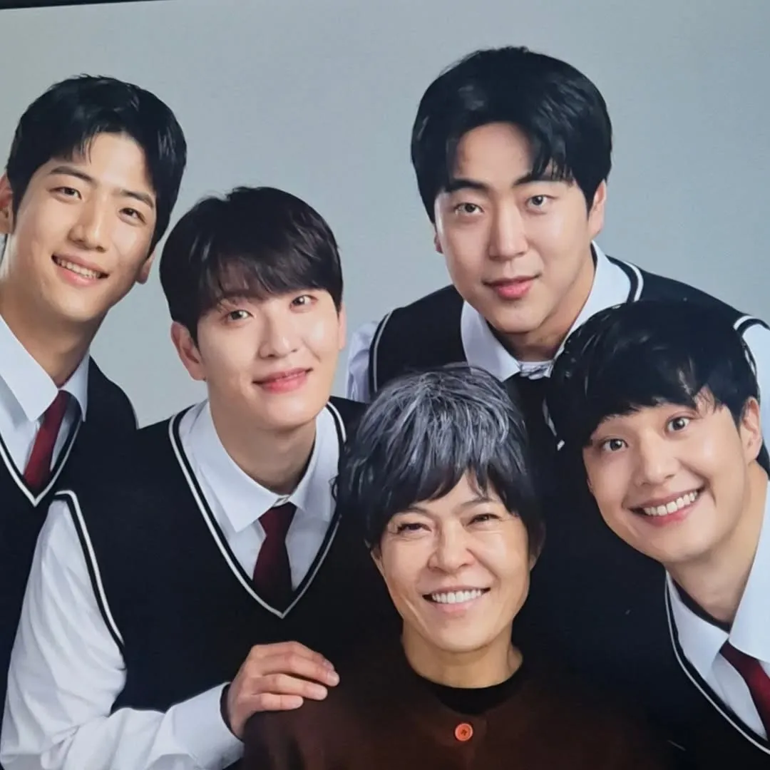 Jo Hye-ryeon deslumbra junto al elenco de 'Saranghae, Eomma' en nuevas fotos