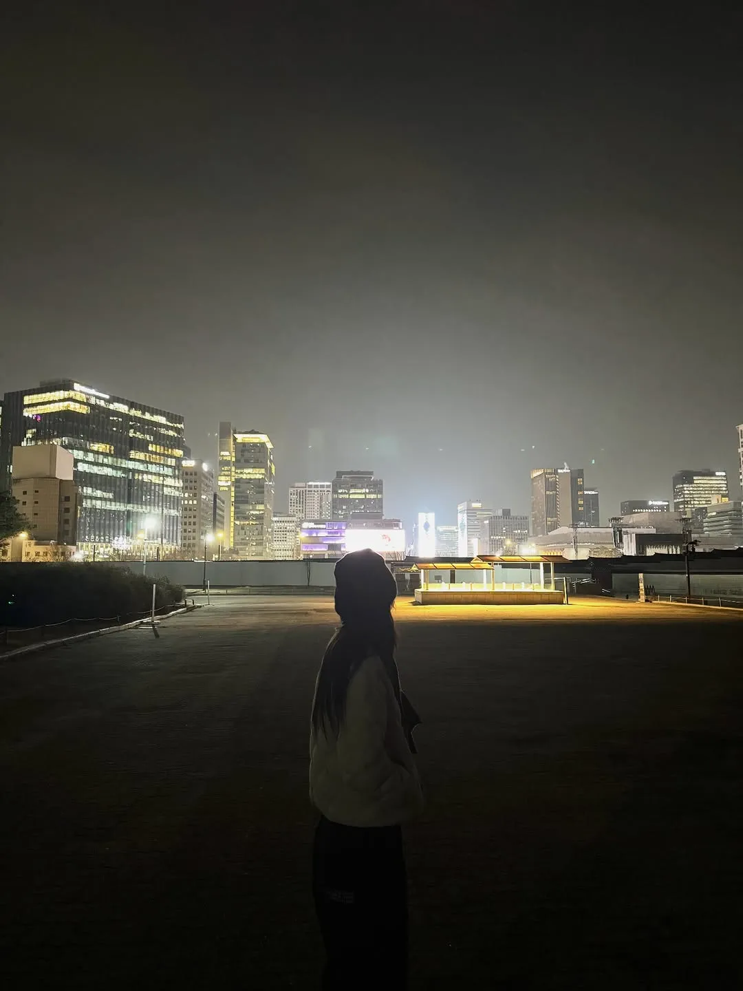 ค่ำคืนฤดูใบไม้ผลิอันอบอุ่น: การเดินเล่นของอีอีดัม