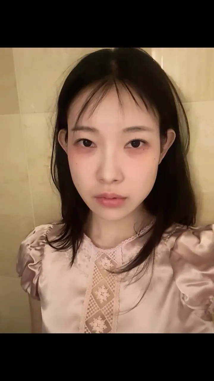 “Xinh quá nè” Kim Ah-young gây bất ngờ với mái tóc bob