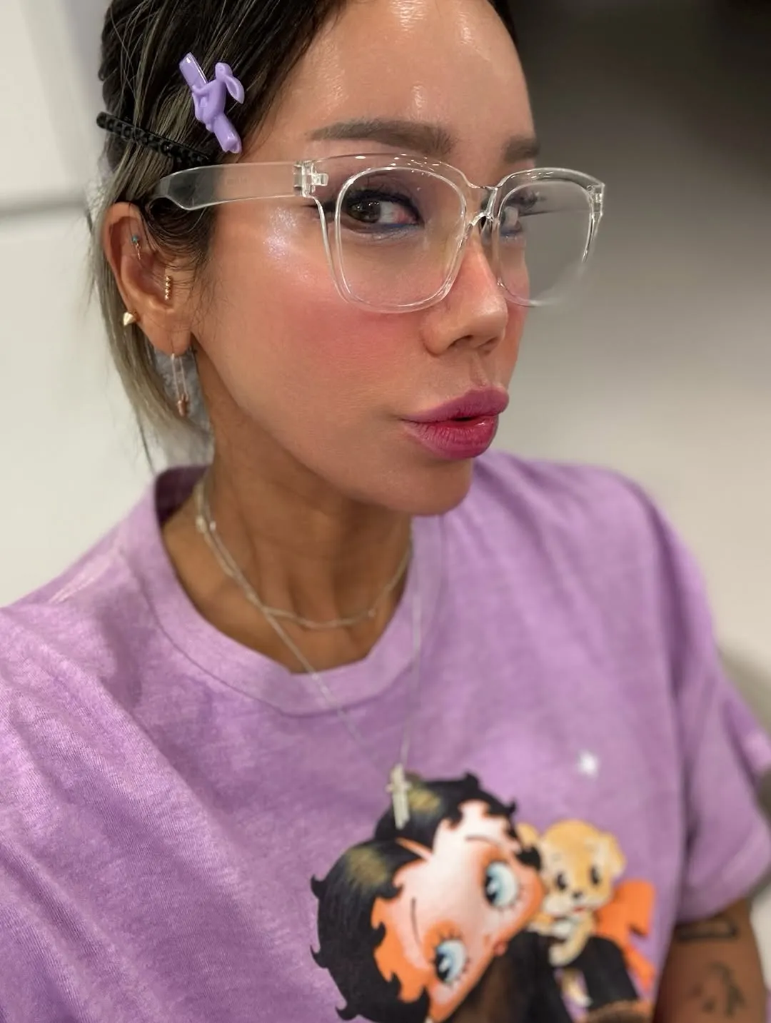 Song Kim, update, Instagram, lip tint, cheek