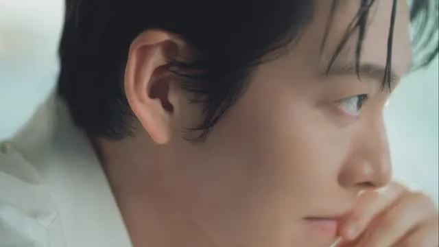 Vẻ trầm tĩnh của Kim Woo Bin, hé lộ đời thường