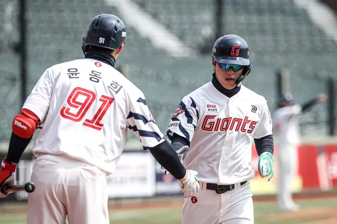 Lotte Giants, béisbol, victoria, Kim Jin-uk, jonrón