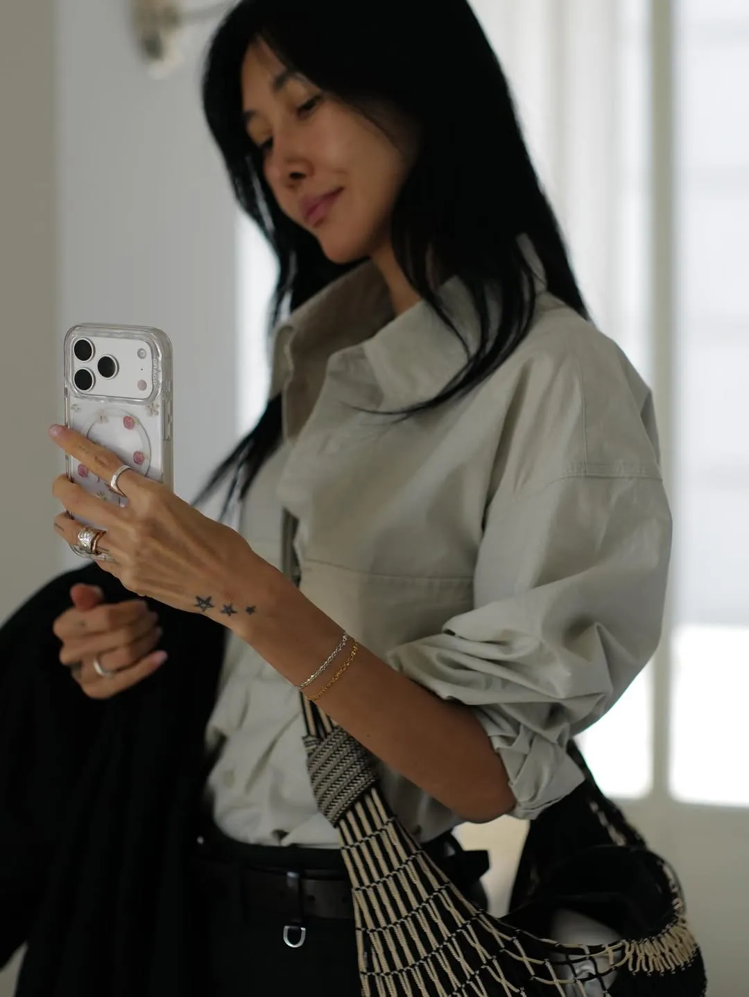 Yoon Hye-jin deslumbrante apresenta styling sofisticado de joias