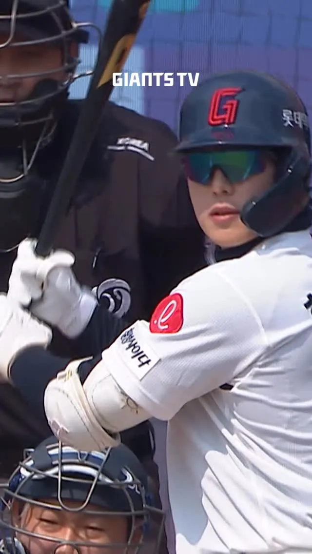 Lotte Giants Go Viral: Han Taeyang and Son Ho-young’s Dazzling Doubles
