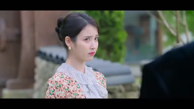 IU toát ra khí chất sang trọng với “Seong Hee-ju”