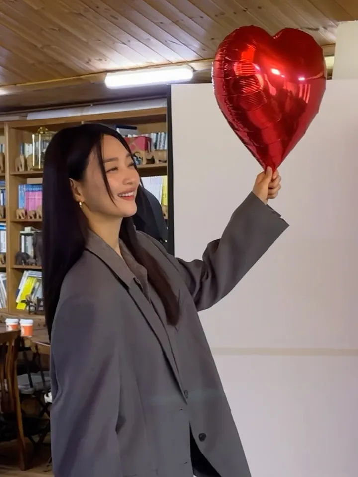 Shin Min Ah yang Bercahaya, Update Instagram