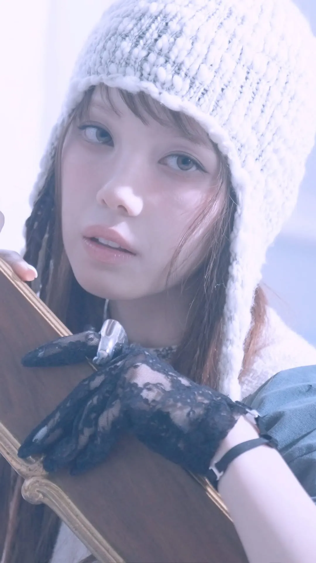 신비스러운 베이비돈크라이, 미아 집중 조명