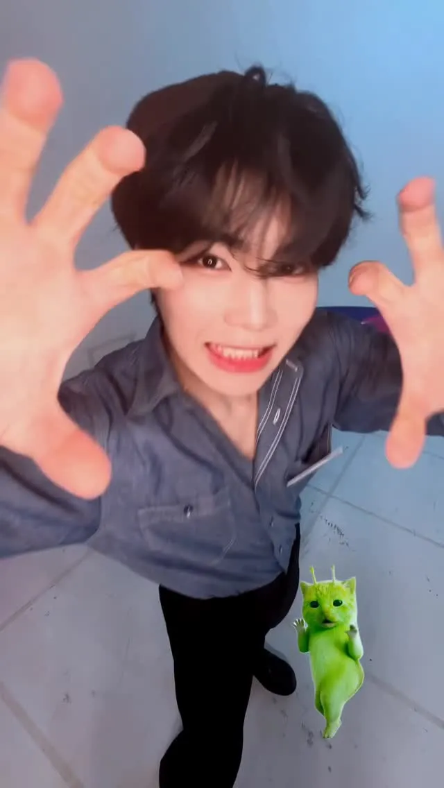 ZEROBASEONE phô diễn sức hút đậm chất riêng với màn chào hỏi đáng yêu