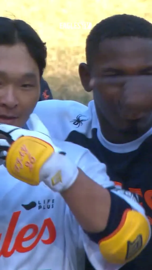 คิม แทยอนสุดหล่อ ครองใจแฟนฮันฮวา อีเกิลส์