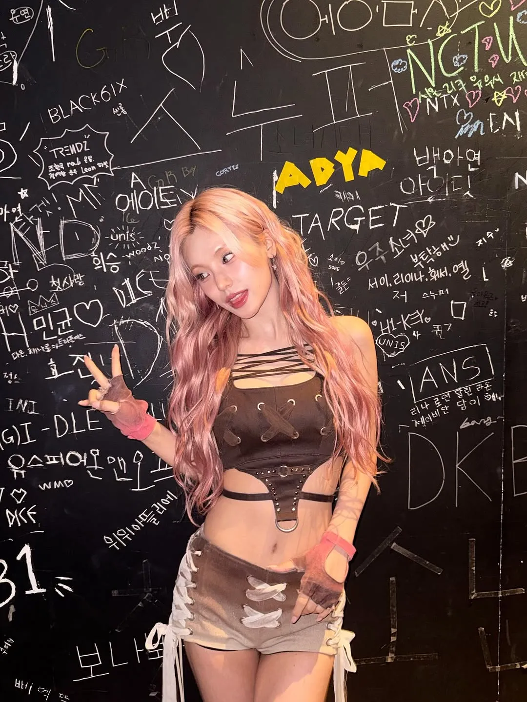 ITZY, Yeji, Instagram