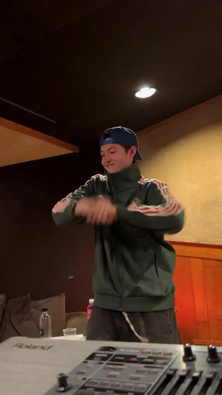 Cortis, trưởng nhóm, sinh nhật, Martin