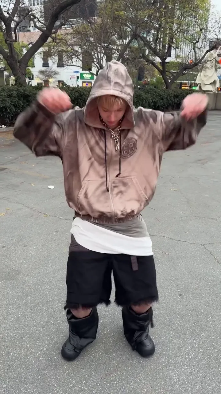 Cortis, trưởng nhóm, sinh nhật, Martin