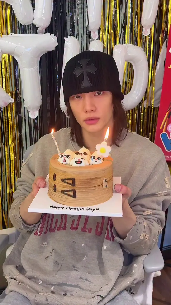 Stray Kids, aniversário, Hyunjin, Instagram, reações dos fãs